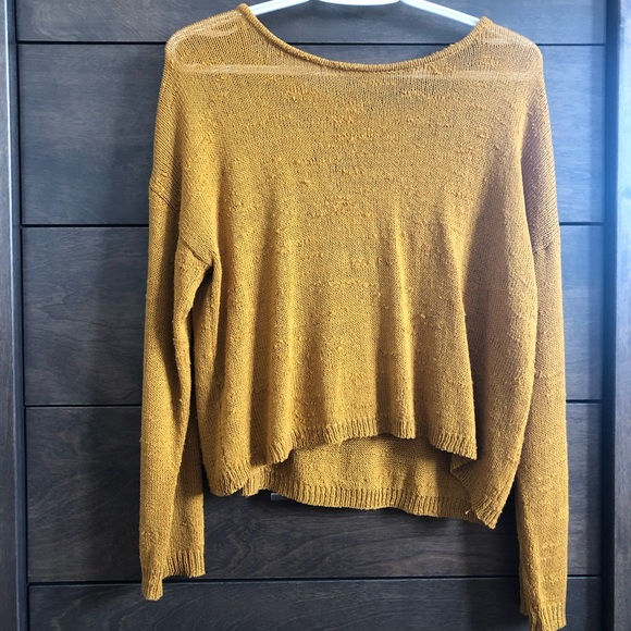 Wrapover-back long sleeves top - Picture 2 of 3